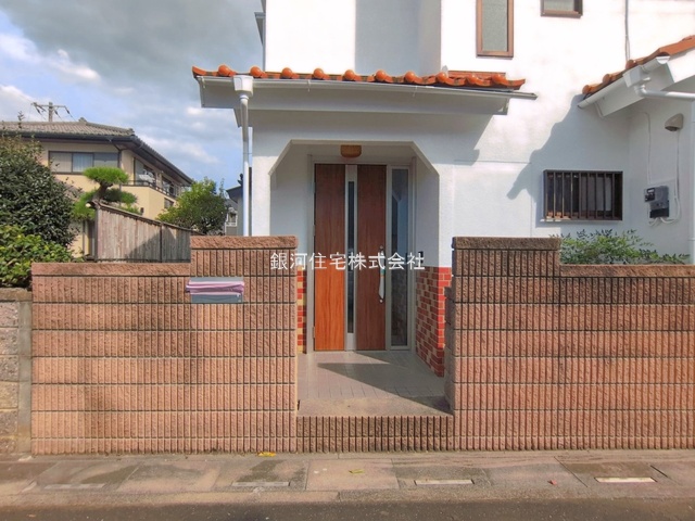 G00399542 埼玉県鶴ヶ島市大字中新田 中古一戸建て 1749万円 土地面積101.67m² (約30.75坪) 建物面積79.99m² (約24.19坪) 間取り４ＤＫ 築年月1985年04月(築41年)【外観7】