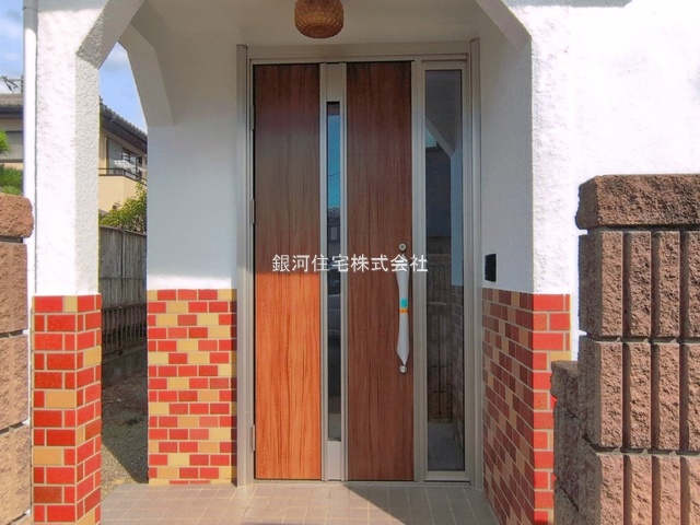 G00399542 埼玉県鶴ヶ島市大字中新田 中古一戸建て 1749万円 土地面積101.67m² (約30.75坪) 建物面積79.99m² (約24.19坪) 間取り４ＤＫ 築年月1985年04月(築41年)【外観8】