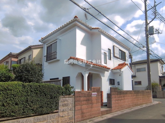 G00399542 埼玉県鶴ヶ島市大字中新田 中古一戸建て 1749万円 土地面積101.67m² (約30.75坪) 建物面積79.99m² (約24.19坪) 間取り４ＤＫ 築年月1985年04月(築41年)【外観12】